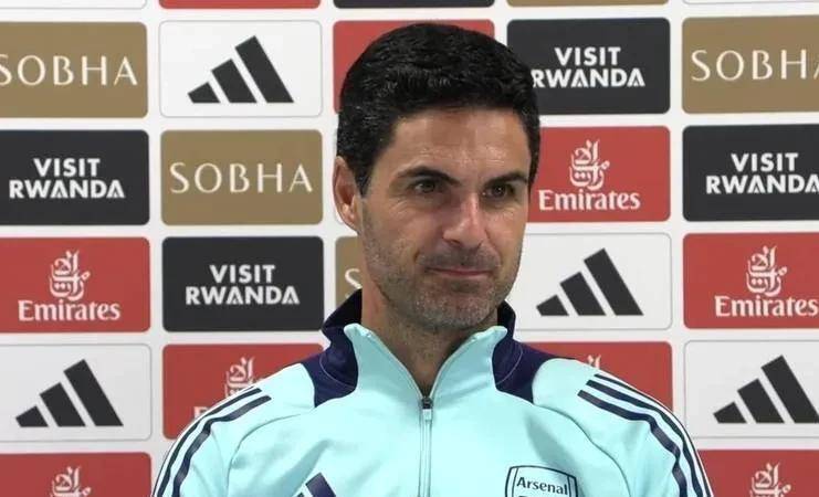 雷速体育-关于阿贾克斯今晚防线松动；志在社区盾名次提升；引发热议；球探报告显示潜力的信息