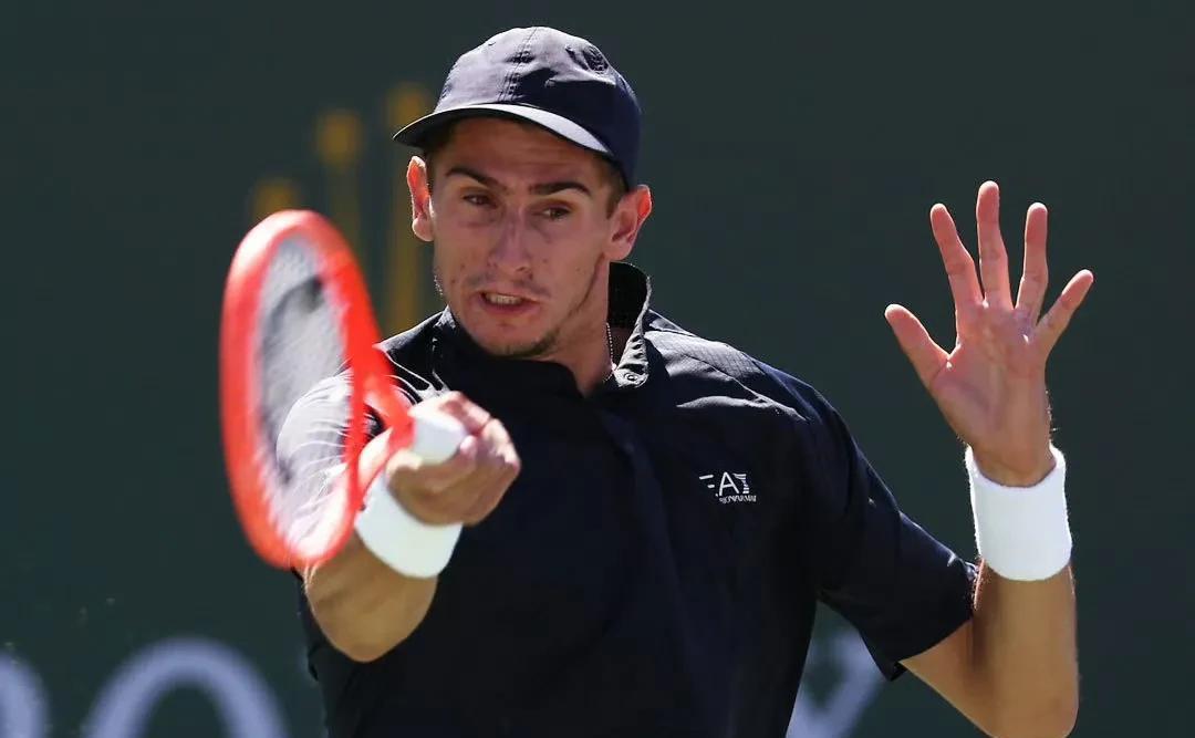 雷速体育- 击剑巡回赛焦点战：洞庭雄狮队绝杀胶东雷豹队，新星闪耀。复盘值得玩味