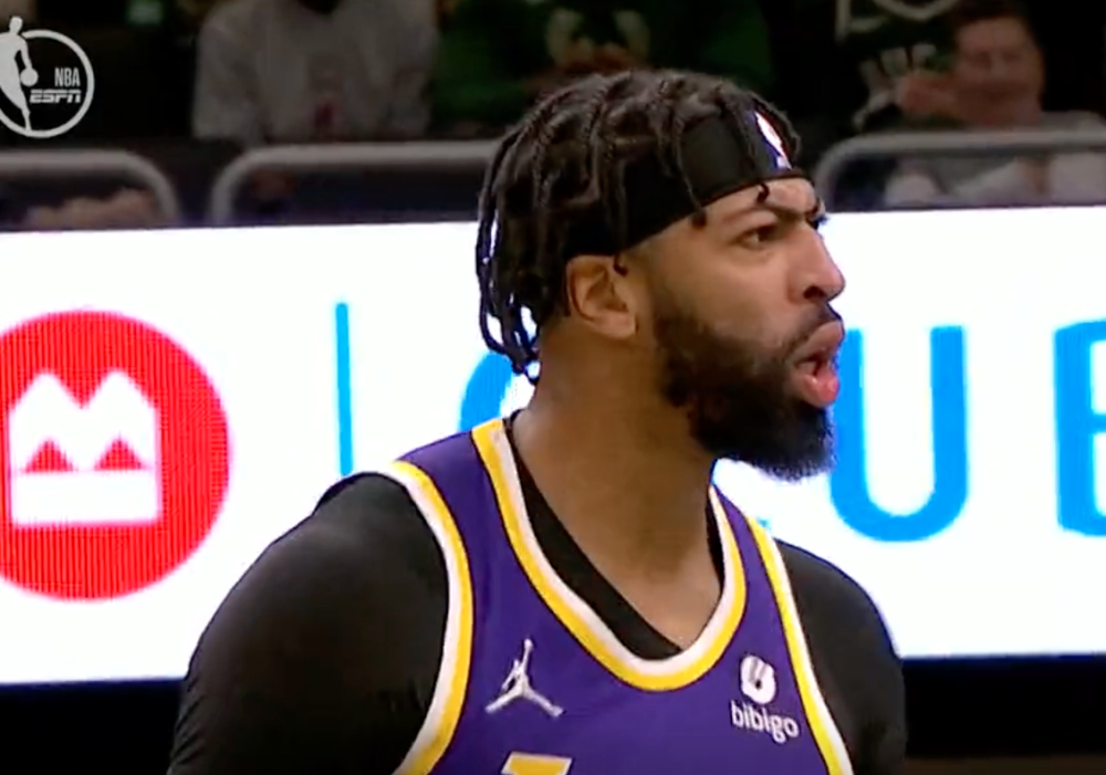 雷速体育-包含浓眉哥回归赛场，问鼎冠军首场状态亮眼，澳大利亚队观众沸腾！的词条