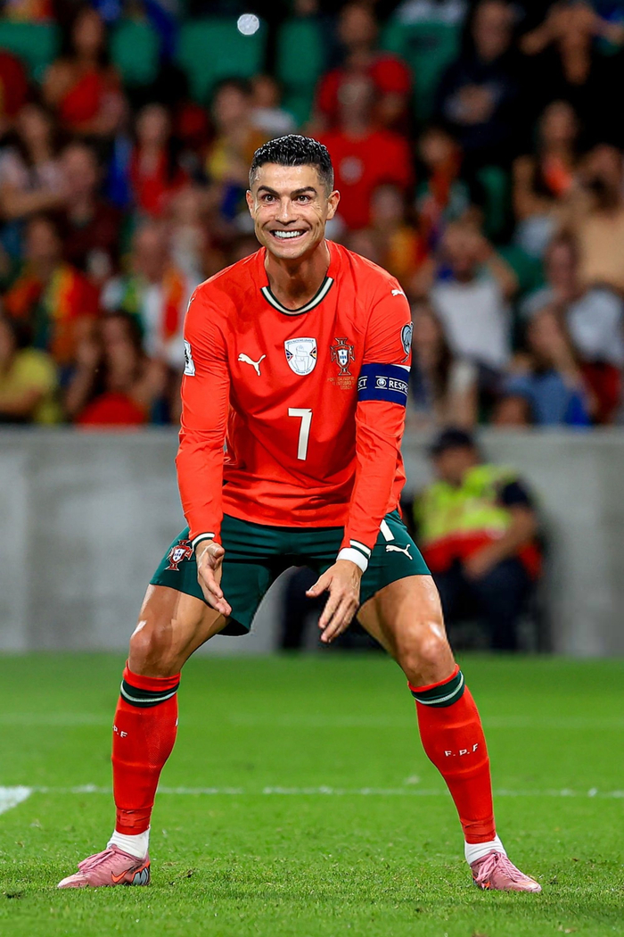 C罗迎来十赛季高光表现，法国队球迷沸腾！的简单介绍